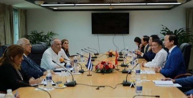 Le vice-Premier ministre Tran Hong Ha rencontre des dirigeants cubains hinh anh 2