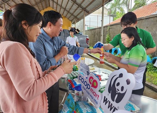 Lancement d'une application sur le tri et la collecte des dechets a Hue hinh anh 1