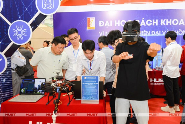 Le Vietnam veut mieux former des ressources humaines dans le domaine des STEM hinh anh 2
