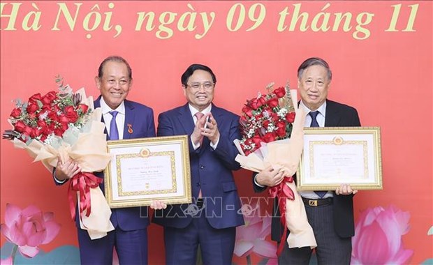 Des insignes du Parti a deux anciens vice-Premiers ministres hinh anh 1