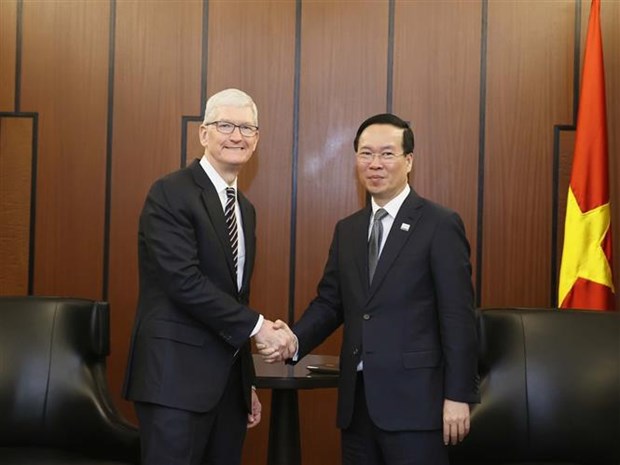 Le president Vo Van Thuong rencontre des dirigeants des groupes Apple et Boeing hinh anh 1