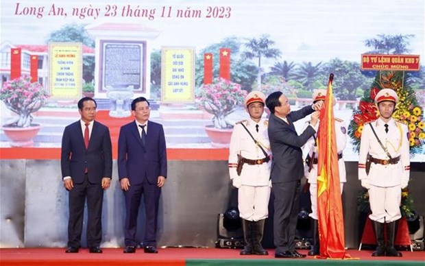Vo Van Thuong au 60e anniversaire de la victoire de la bataille de Hiep Hoa a Long An hinh anh 1