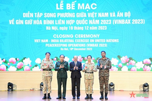 Cloture de l'exercice militaire conjoint Vietnam - Inde a Hanoi hinh anh 1