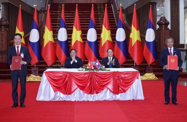 La visite du PM lao au Vietnam contribuera a promouvoir la cooperation economique bilaterale hinh anh 2