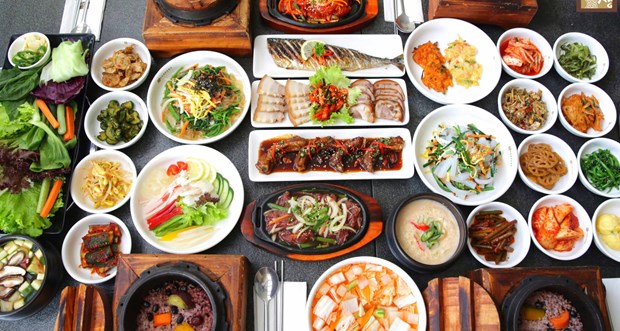 La cuisine de Hanoi conforte son rang mondial hinh anh 1