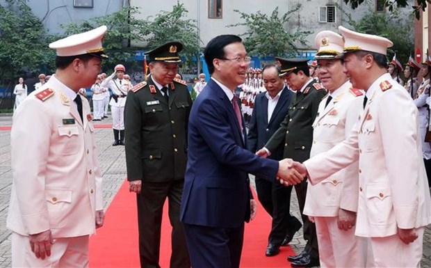 Le president Vo Van Thuong controle la preparation de forces de securite avant le Tet hinh anh 1