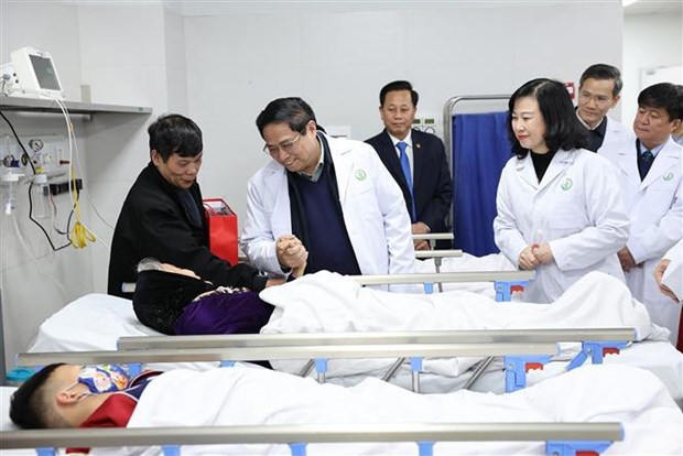 Le Premier ministre Pham Minh Chinh visite des etablissements medicaux de Hanoi hinh anh 1