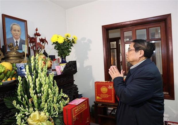 Le Premier ministre Pham Minh Chinh visite des etablissements medicaux de Hanoi hinh anh 2