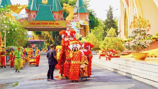 La Fete du printemps 2024 vibre au parc d’attractions de Suoi Tien hinh anh 1