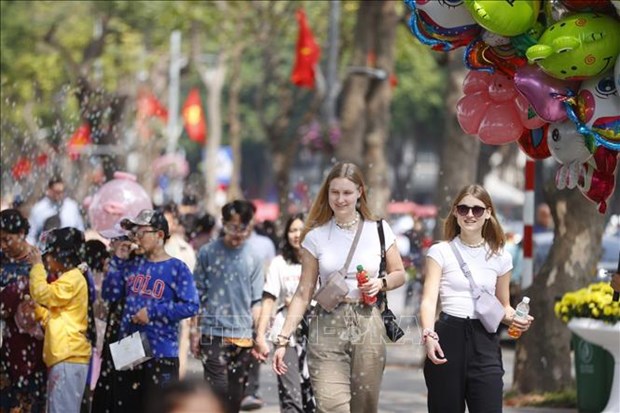 Nouvel An lunaire: forte hausse du nombre de touristes etrangers a Hanoi hinh anh 1