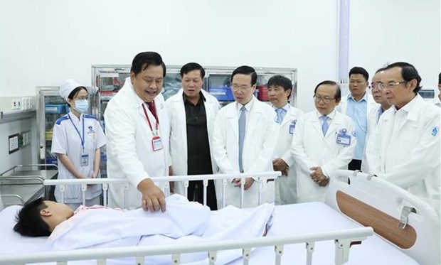 Le president Vo Van Thuong visite l’hopital pediatrique n°1 a Ho Chi Minh-Ville hinh anh 2