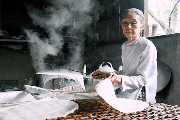 Le metier de confection des galettes de riz de Tuy Loan classe au patrimoine national hinh anh 1
