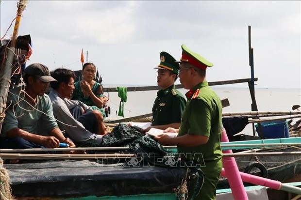 Les garde-frontieres de Tien Giang se joignent a la lutte contre la peche INN hinh anh 1