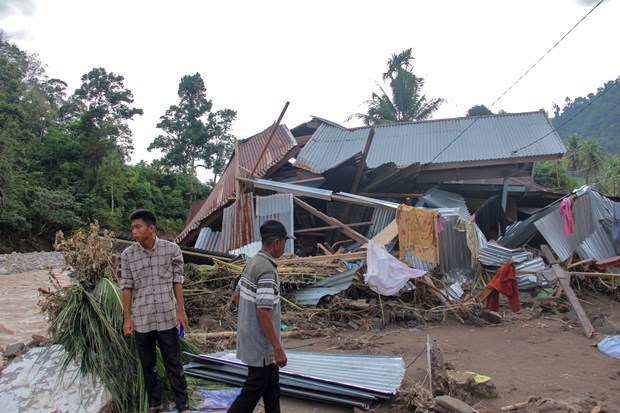 Dix neuf morts et sept disparus a cause des inondations et glissements de terrain en Indonesie hinh anh 1