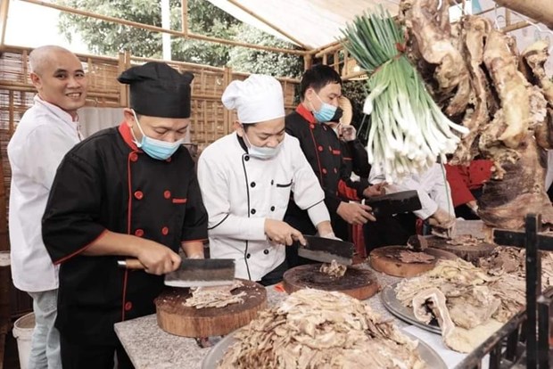 Soixante-cinq maitres cuisiniers et experts culinaires se reuniront au Festival du Pho 2024 hinh anh 2