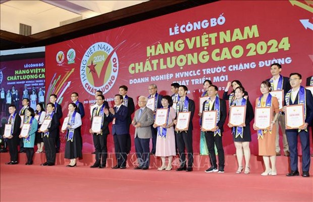 Remise du certificat de produits vietnamiens de haute qualite 2024 hinh anh 1