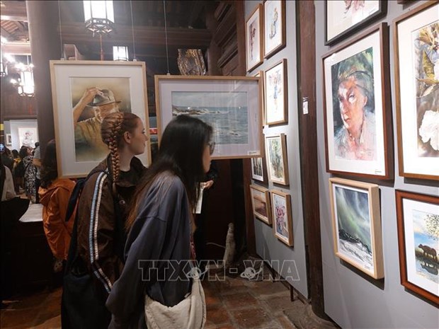 Ouverture de la plus grande exposition d'aquarelles jamais realisee au Vietnam hinh anh 1