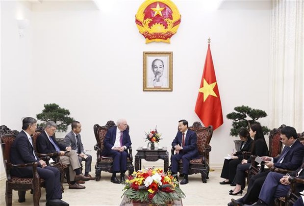 Le vice-PM Le Minh Khai recoit le professeur americain Thomas Vallely hinh anh 1