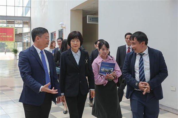 La Republique de Coree veut cooperer et investir dans l'Hopital central de Hue hinh anh 1