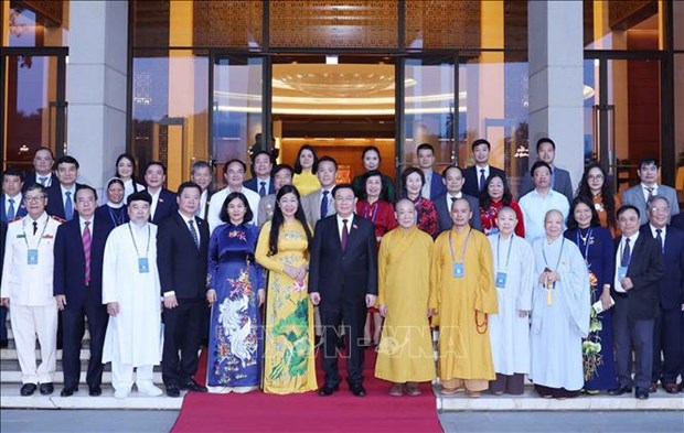 Le president de l’AN rencontre des intellectuels, dignitaires religieux et personnes issues de minorites ethniques de Hanoi hinh anh 1