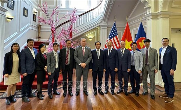 Le ministre des AE Bui Thanh Son a un seminaire sur les relations Vietnam-Etats-Unis a Washington D.C hinh anh 1