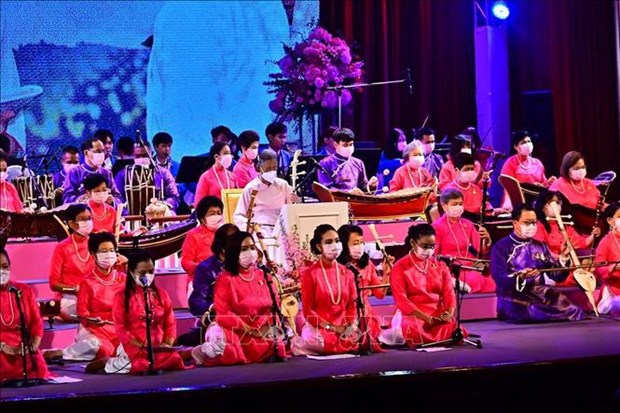La princesse thailandaise compose et interprete une œuvre musicale sur le Vietnam hinh anh 1