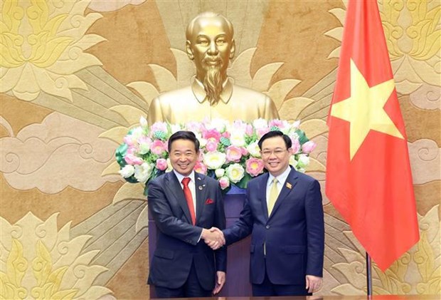 Le president de l'AN Vuong Dinh Hue recoit une delegation de Keidanren hinh anh 1