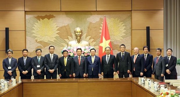 Le president de l'AN Vuong Dinh Hue recoit une delegation de Keidanren hinh anh 2