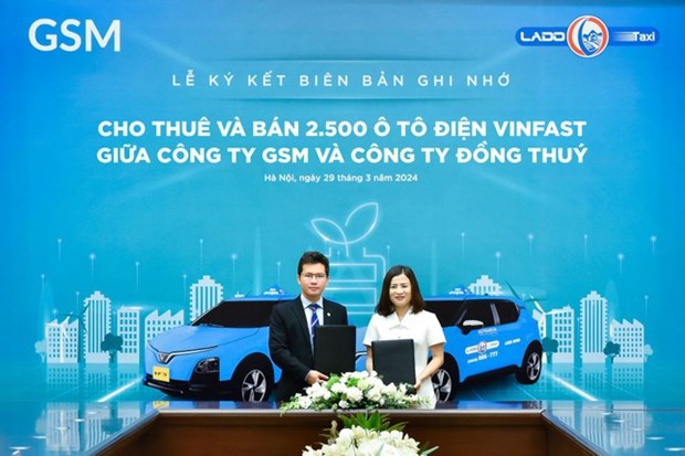 Lado Taxi achete et loue 2.500 voitures electriques VinFast supplementaires de GSM hinh anh 1