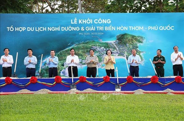 Le PM a la ceremonie de mise en chantier du complexe de divertissement maritime Hon Thom hinh anh 1