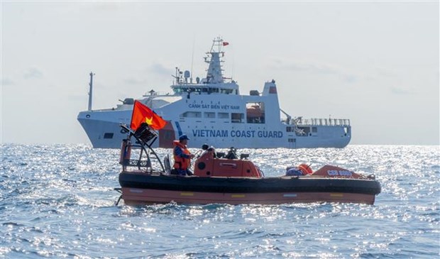 Exercice conjoint de lutte contre les deversements d'hydrocarbures en mer des Gardes cotieres vietnamienne et indienne hinh anh 1