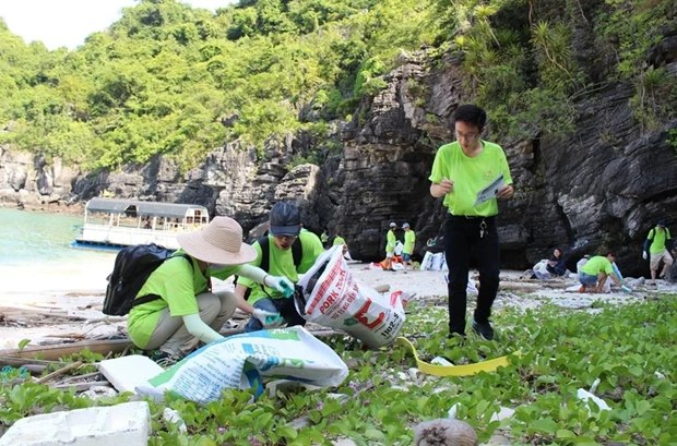 Le PNUE aide a surveiller la pollution plastique au Vietnam hinh anh 1