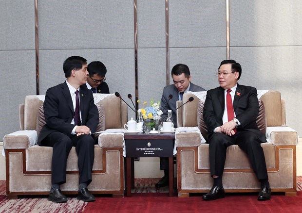 Le president de l’Assemblee nationale Vuong Dinh Hue rencontre des dirigeants de grands groupes chinois hinh anh 3