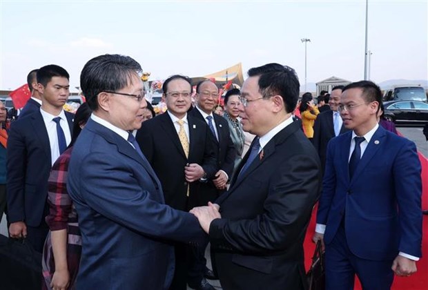 Le president de l’AN Vuong Dinh Hue termine sa visite officielle en Chine hinh anh 1