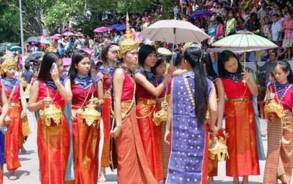 Vœux vietnamiens pour le Nouvel An du Laos et du Cambodge hinh anh 1