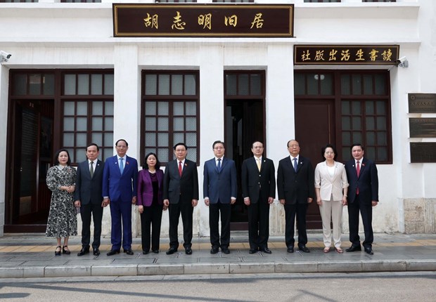Le president de l'AN visite le Site des reliques du President Ho Chi Minh a Kunming hinh anh 1