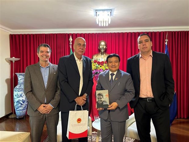 Rio de Janeiro veut renforcer la cooperation sportive et touristique avec le Vietnam hinh anh 1