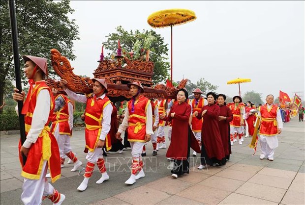 La procession de palanquins vers le temple des rois Hung hinh anh 1