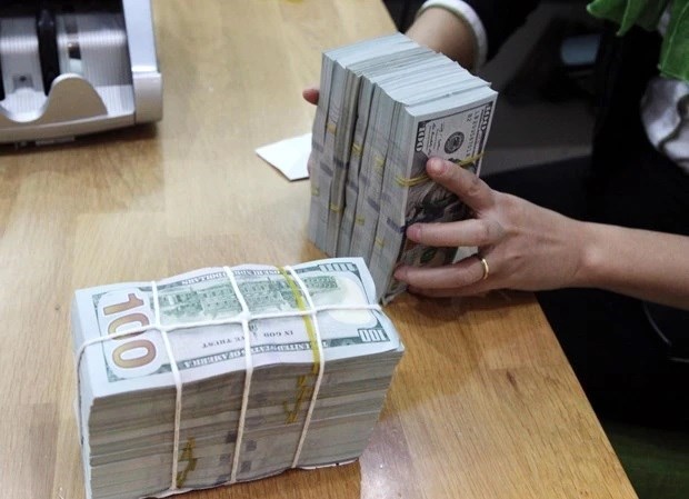 Le dollar americain continue de s'apprecier par rapport au dong vietnamien, atteignant le plafond des changes hinh anh 1