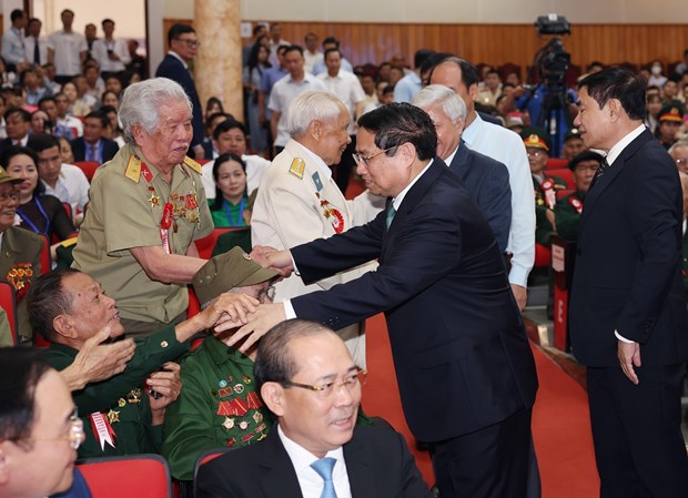 Le PM rencontre des combattants participant directement a la campagne de Dien Bien Phu hinh anh 1