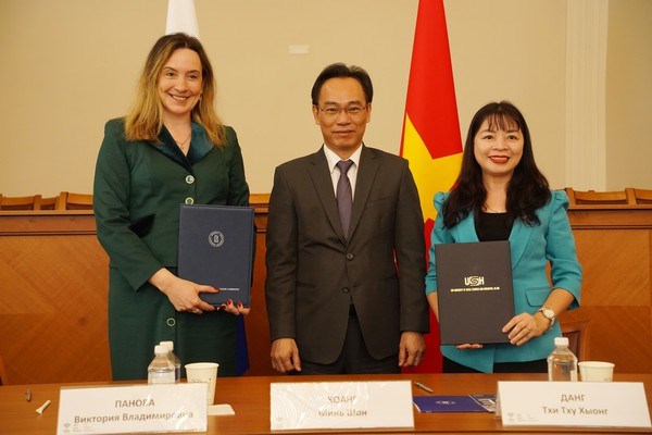 Le Vietnam et la Russie promeuvent leur cooperation en matiere d'education et de formation hinh anh 2
