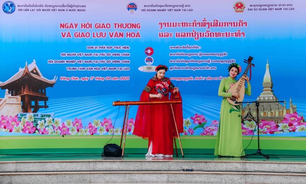 Programme d’echange culturel et de connectivite commerciale Vietnam-Laos hinh anh 1