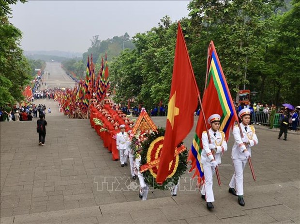 Le PM Pham Minh Chinh assiste a la fete des temples des rois fondateurs Hung hinh anh 1