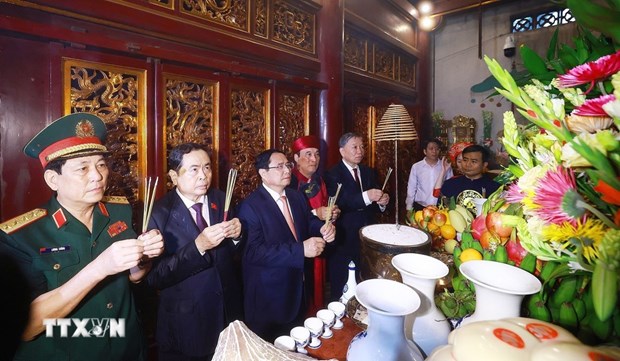 Le PM Pham Minh Chinh assiste a la fete des temples des rois fondateurs Hung hinh anh 2