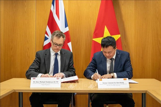 Le Vietnam et le Royaume-Uni signent une declaration commune sur l’immigration clandestine hinh anh 1