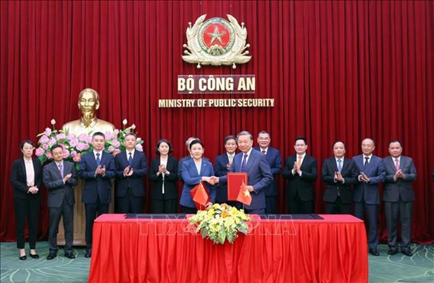 Renforcer la cooperation entre le ministere de la Securite publique et le ministere chinois de la Justice hinh anh 1