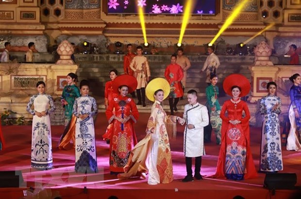 L’ao dai, la tunique traditionnelle vietnamienne sous toutes ses coutures hinh anh 2