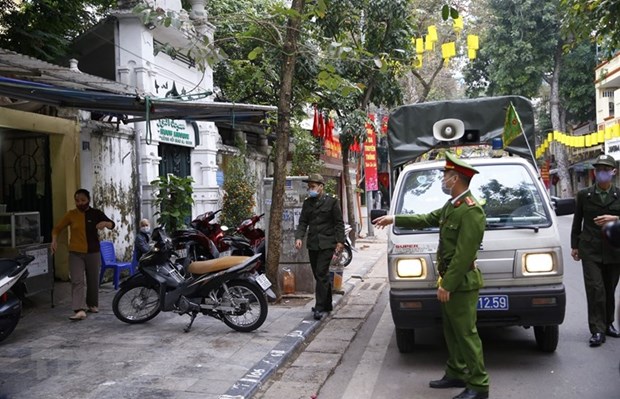 Coronavirus : Hanoi ferme les restaurants et les cafes sur les trottoirs hinh anh 2