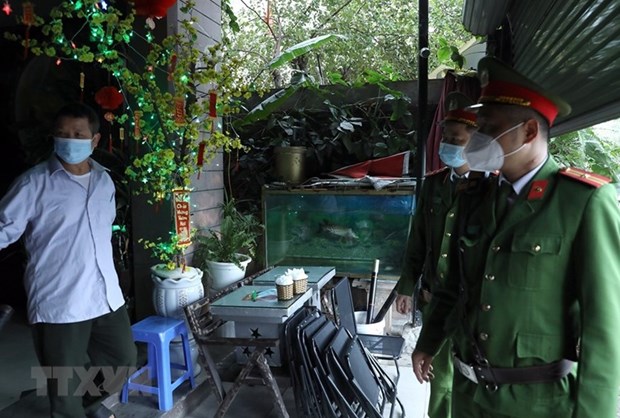 Coronavirus : Hanoi ferme les restaurants et les cafes sur les trottoirs hinh anh 4